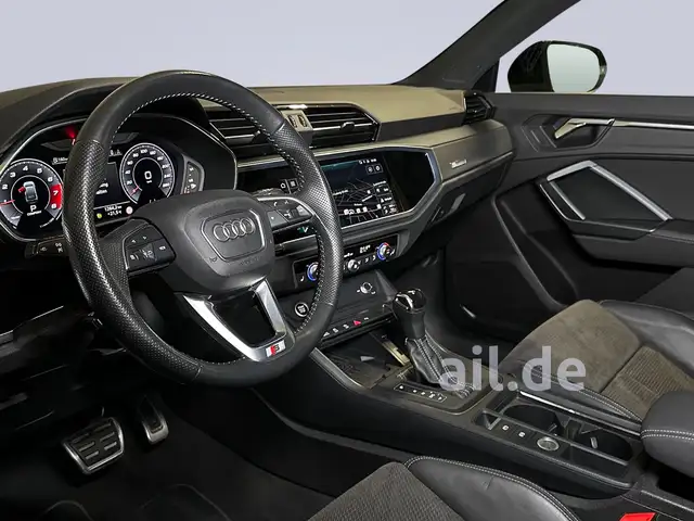 Audi Q3 view 7