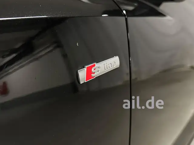 Audi Q3 view 30