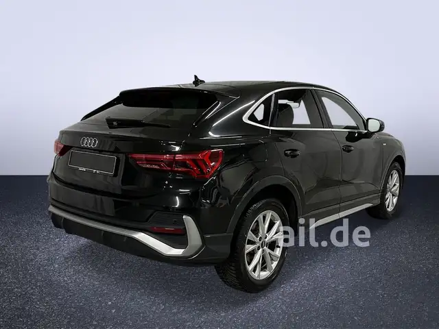 Audi Q3 view 9