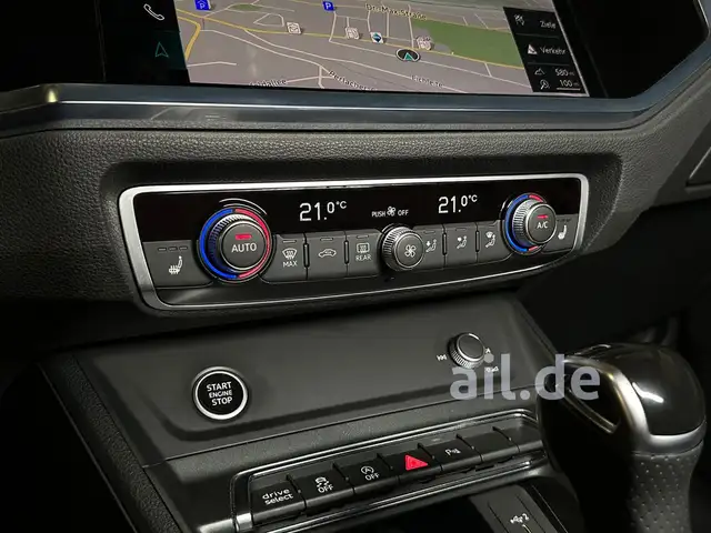 Audi Q3 view 12