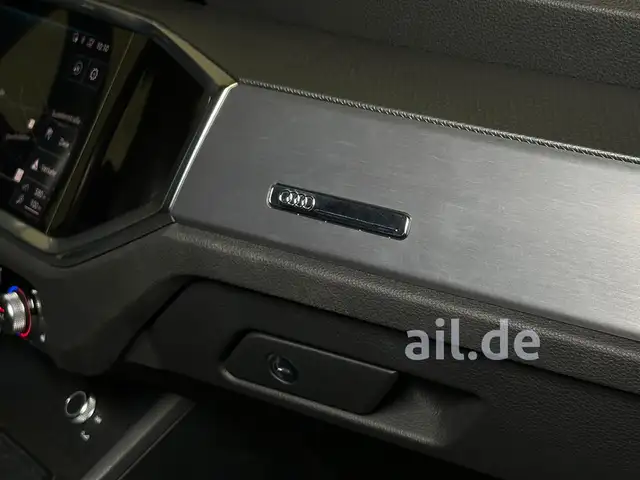 Audi Q3 view 27