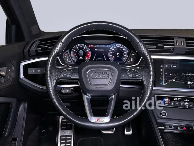 Audi Q3 view 4