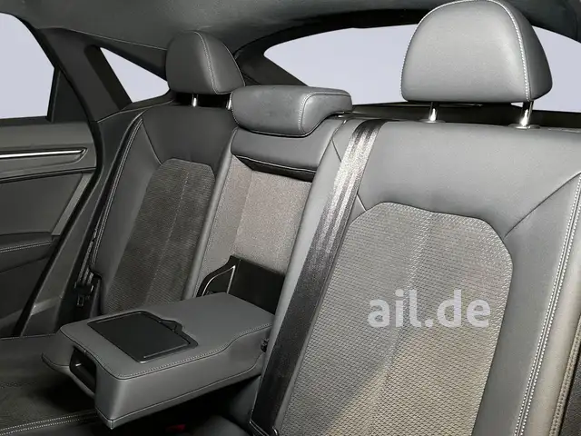Audi Q3 view 20