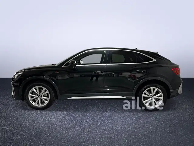 Audi Q3 view 3