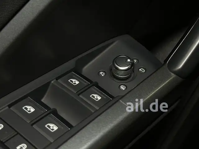 Audi Q3 view 28