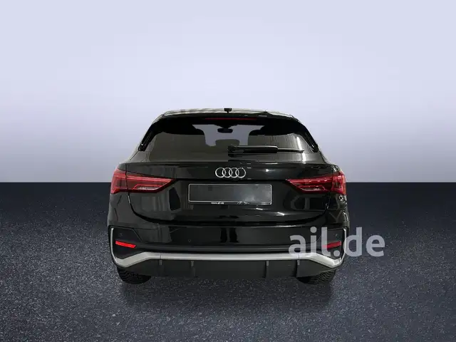 Audi Q3 view 16