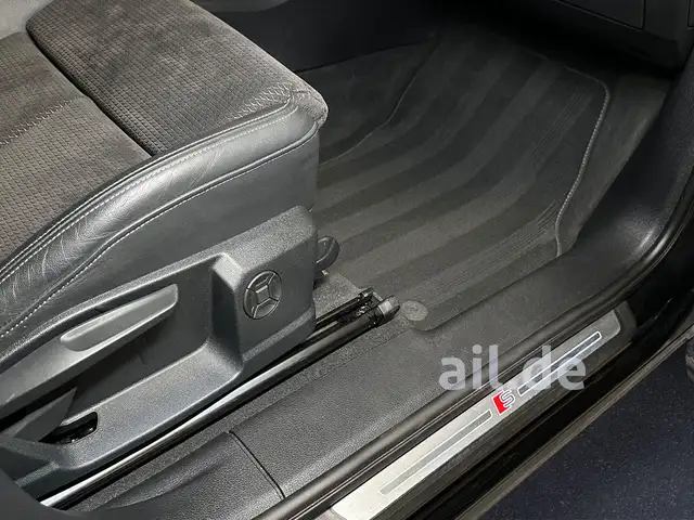 Audi Q3 view 26