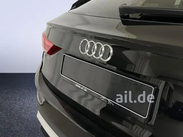 Audi Q3 view 23