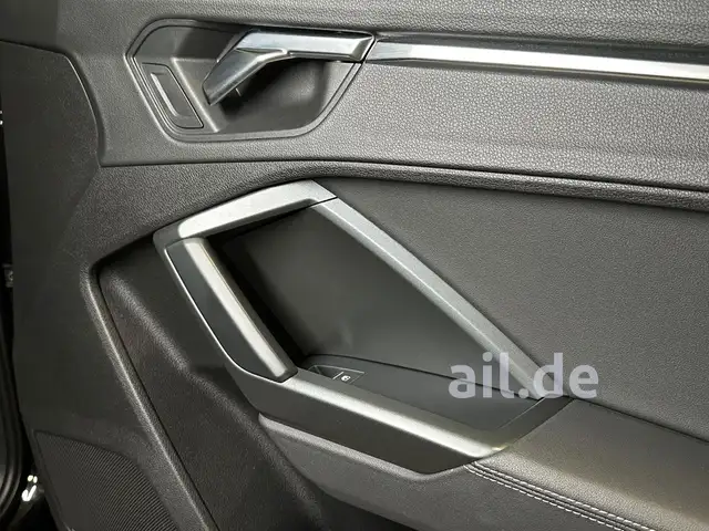 Audi Q3 view 25