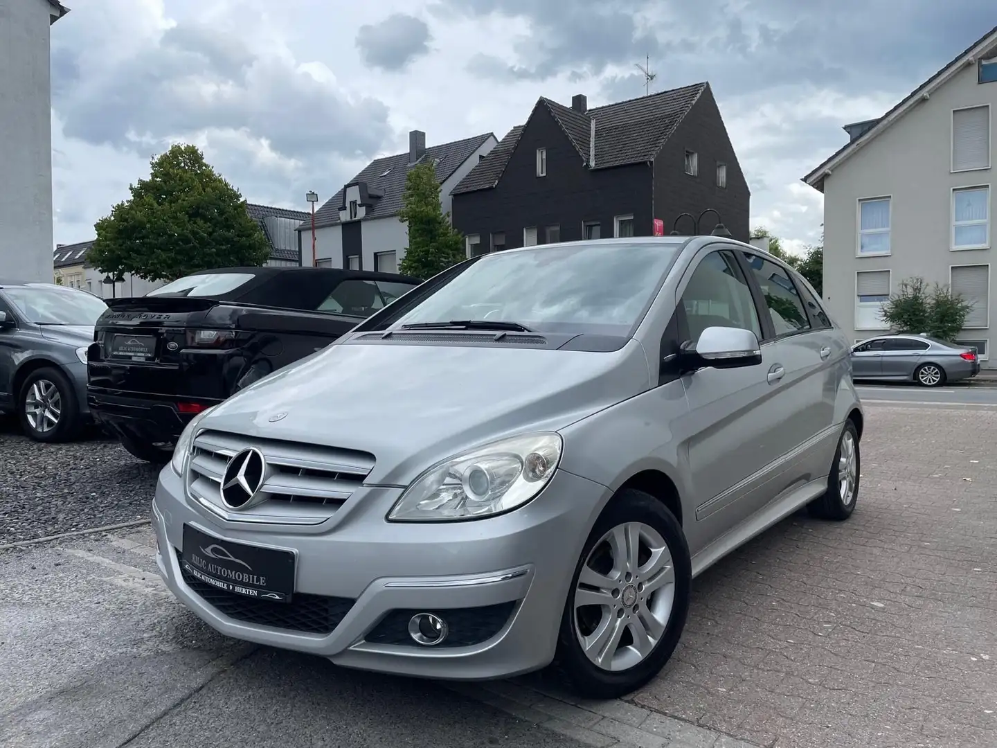Mercedes-Benz B 180 2.Hand*Navi*Sitzheizung*Klima Silber - 1
