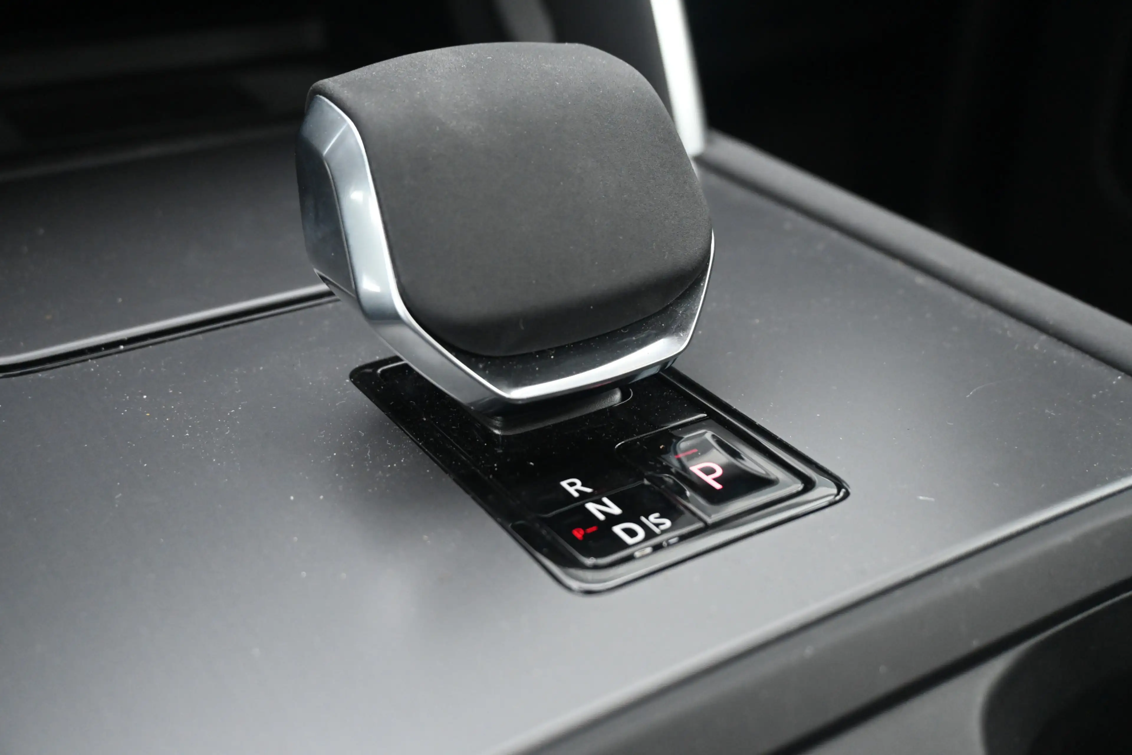 Land Rover Discovery Sport 1.5 P270e PHEV Dynamic SE — photo 34