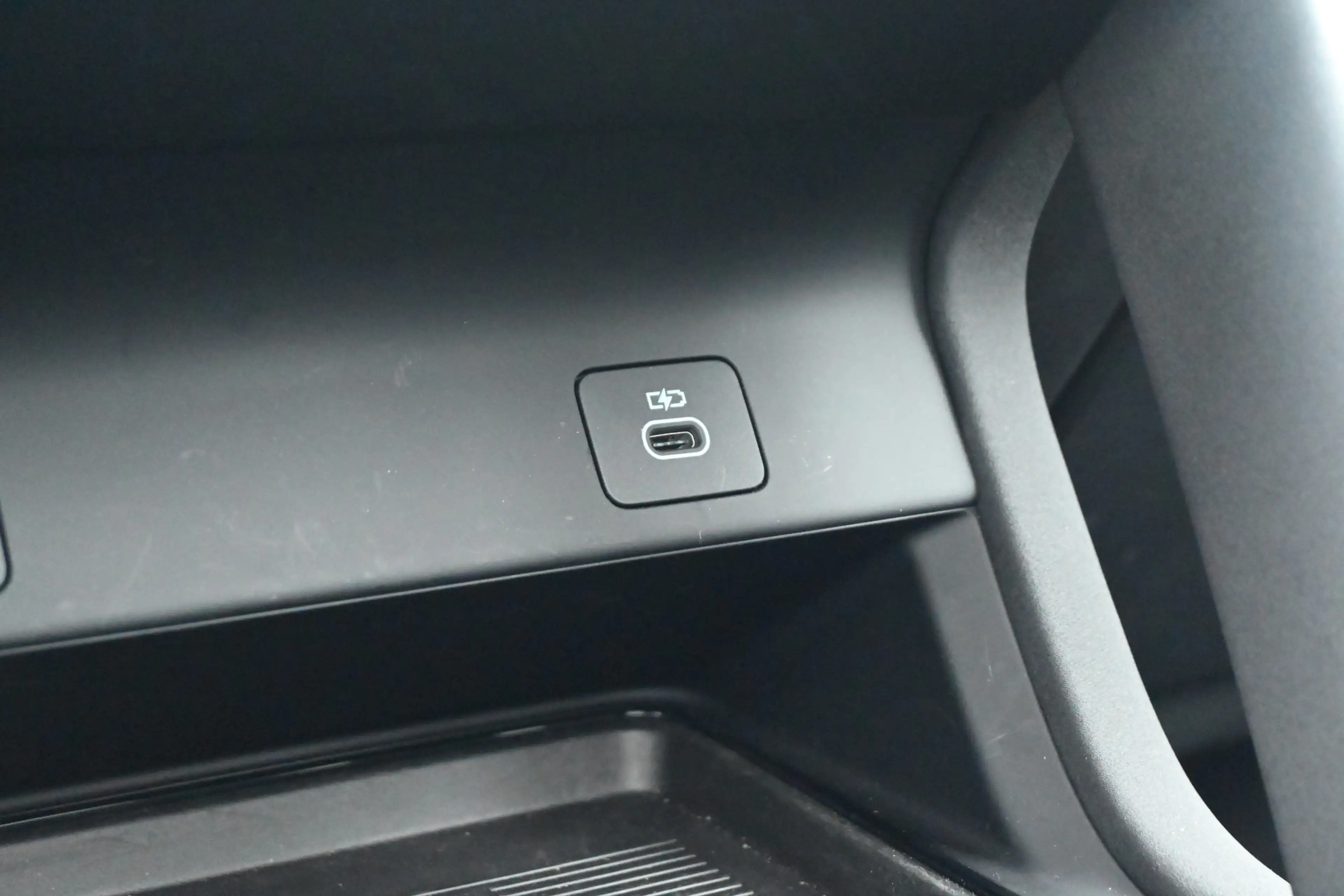 Land Rover Discovery Sport 1.5 P270e PHEV Dynamic SE — photo 35
