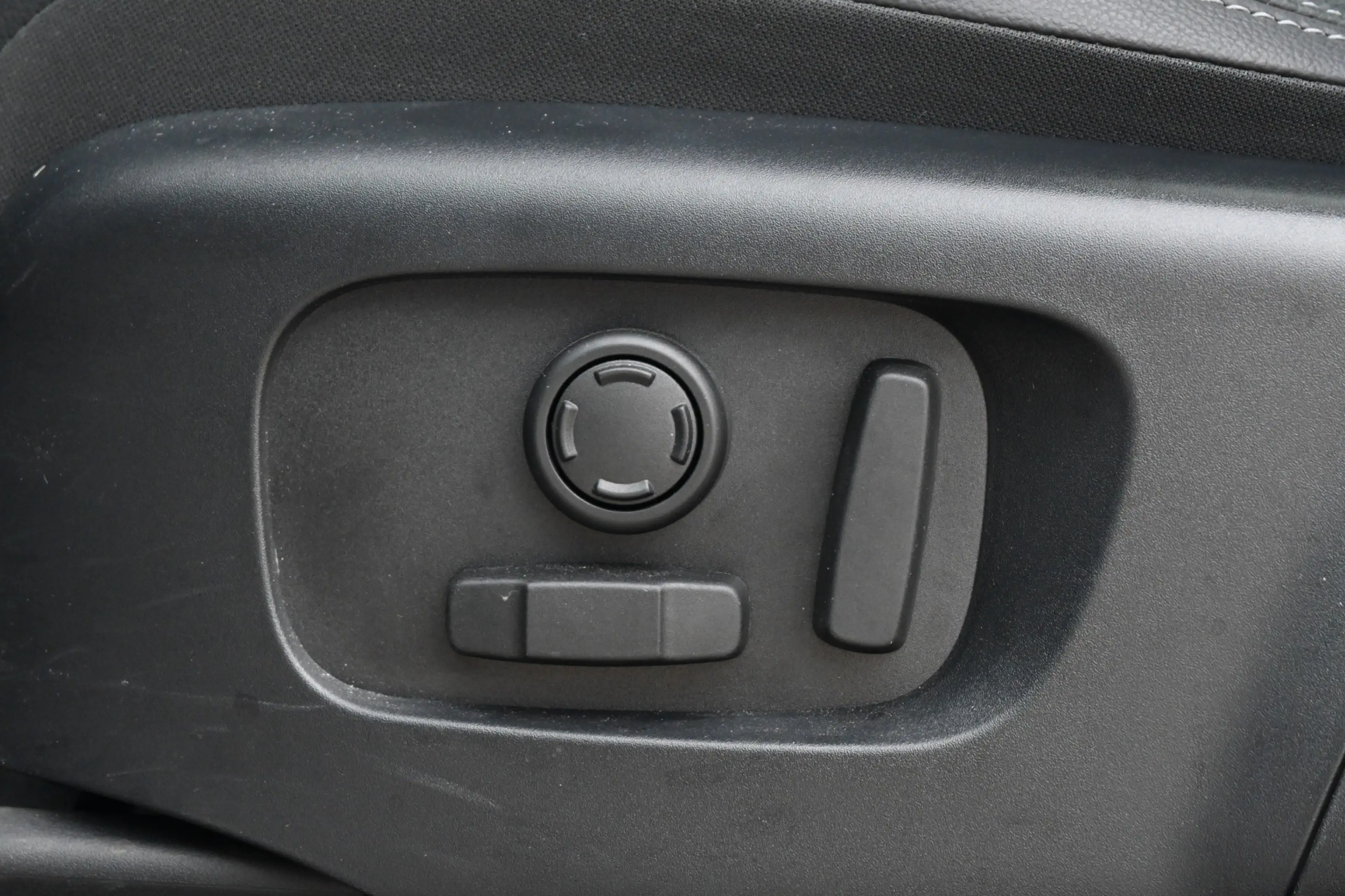 Land Rover Discovery Sport 1.5 P270e PHEV Dynamic SE — photo 23