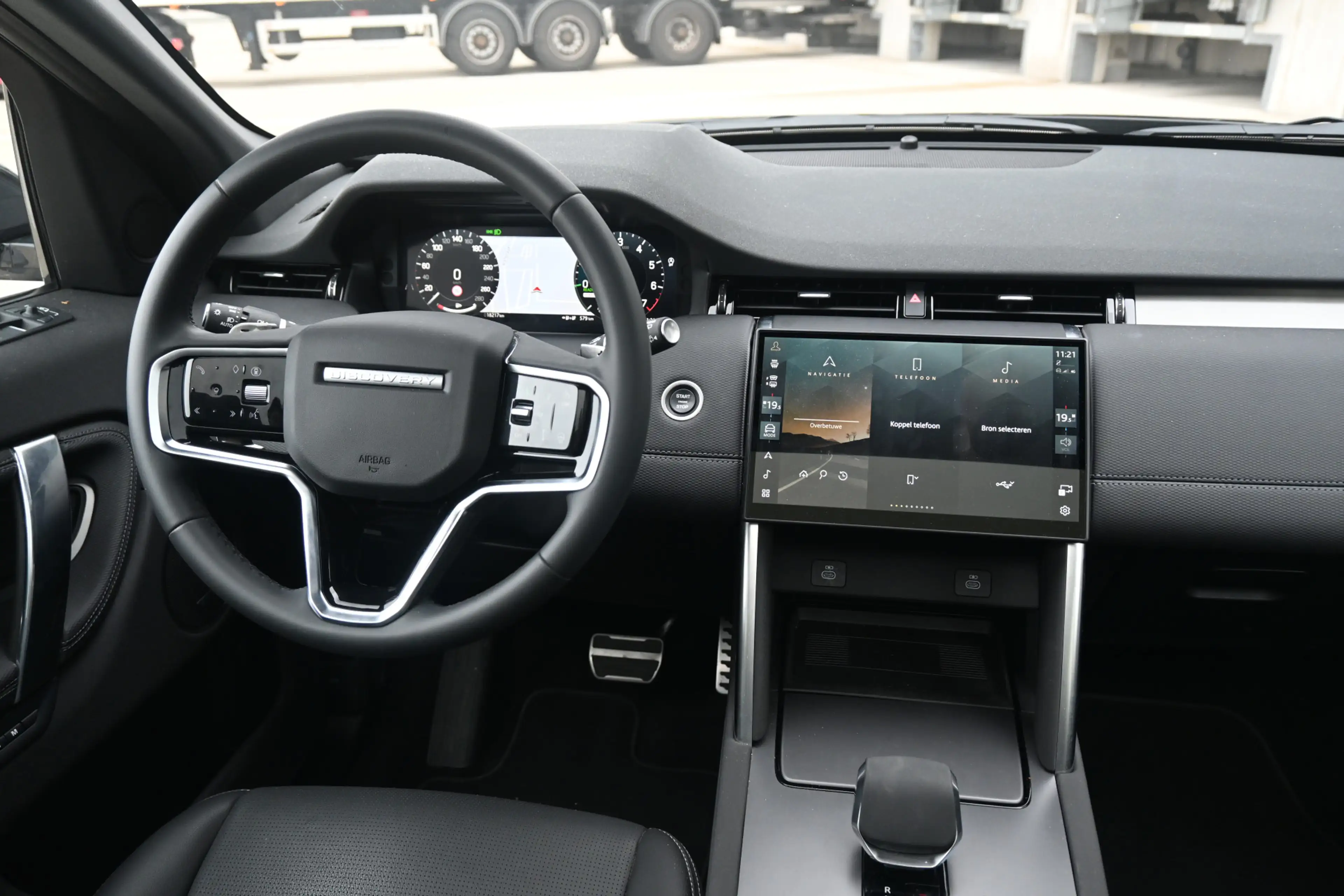 Land Rover Discovery Sport 1.5 P270e PHEV Dynamic SE — photo 6