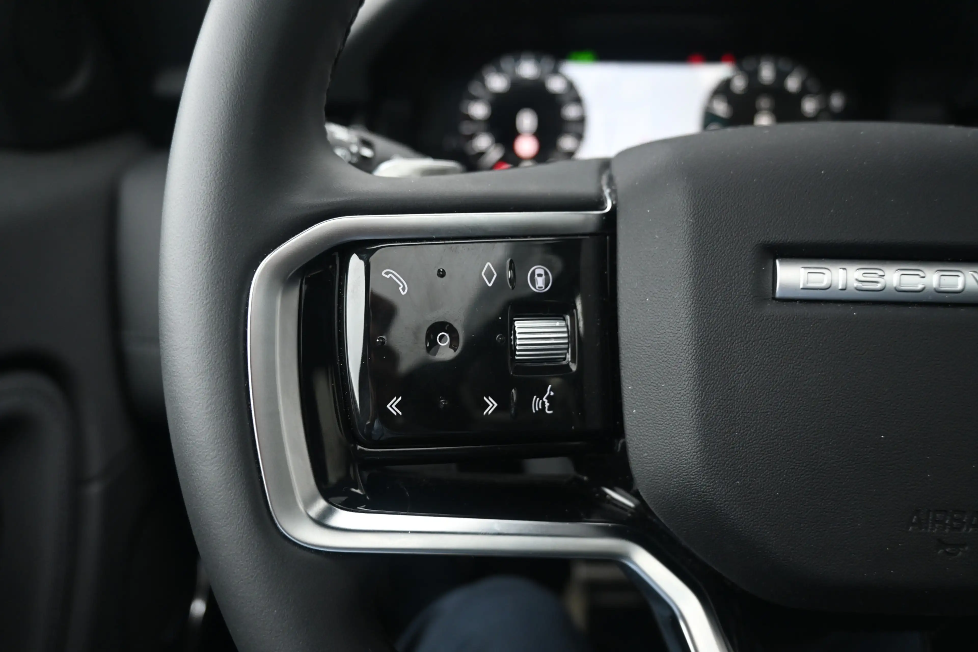 Land Rover Discovery Sport 1.5 P270e PHEV Dynamic SE — photo 18