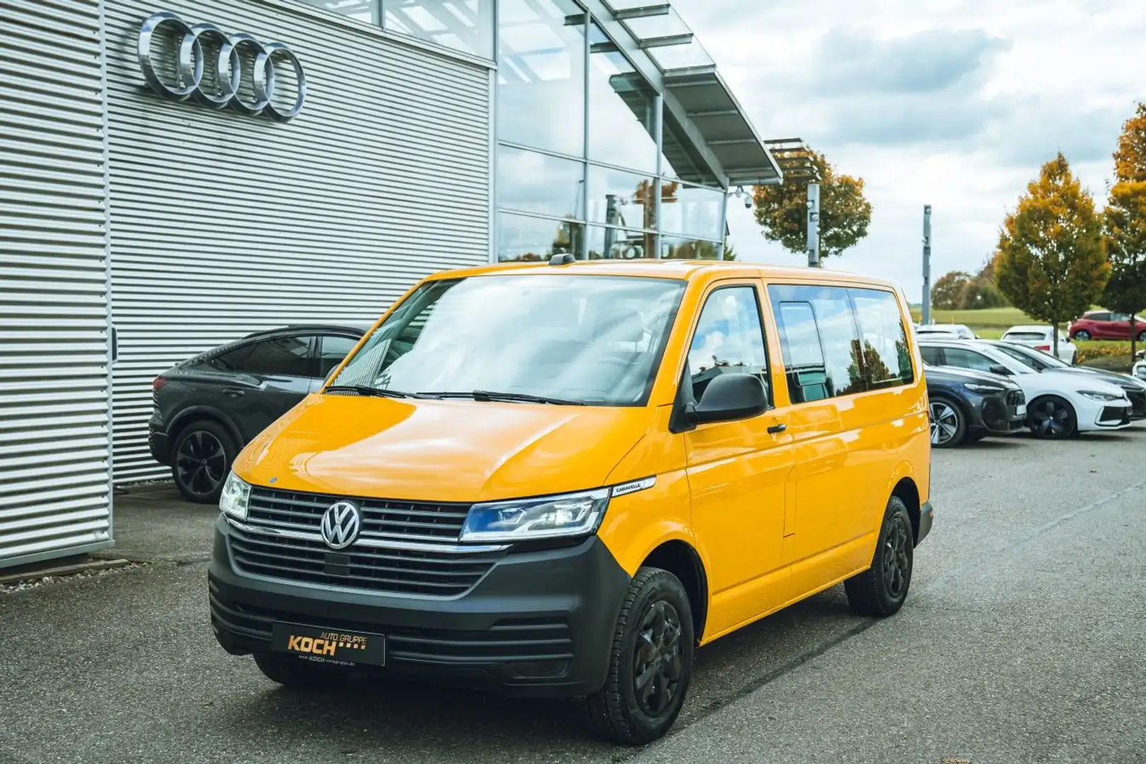 Volkswagen T6.1 Caravelle 2.0 TDI LED GRA Climatr. 8 Sitz Gelb - 2