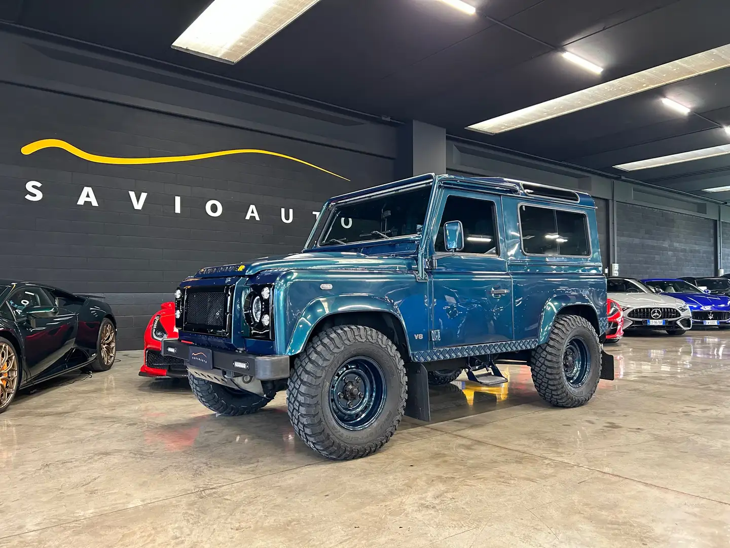 Land Rover Defender V8 AUTOMATICO - Completamente ricondizionato - 1