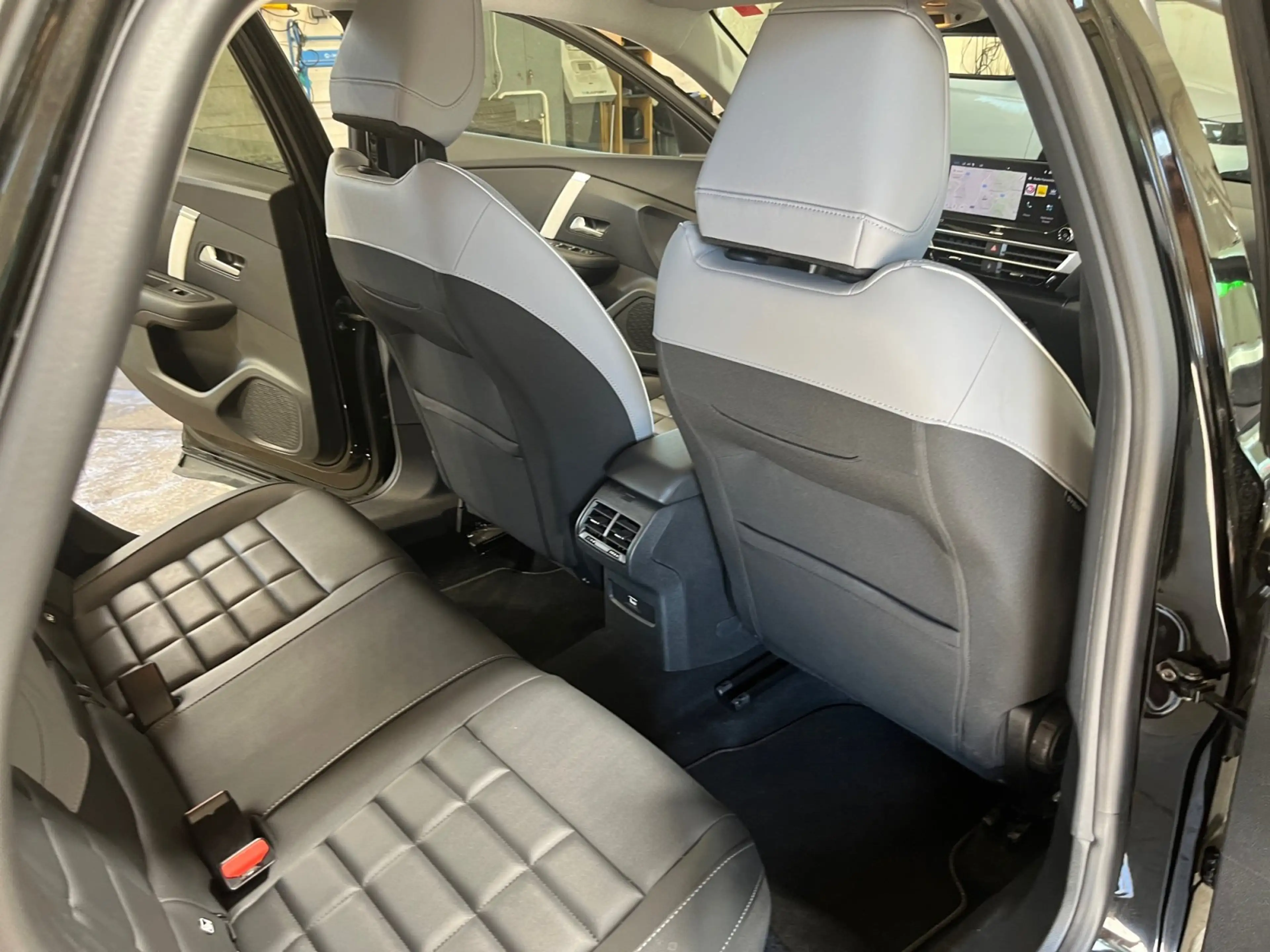 Citroen C4 1.2 PureTech 130 Max ACC LED Navi SHZ 2xKlima — photo 19