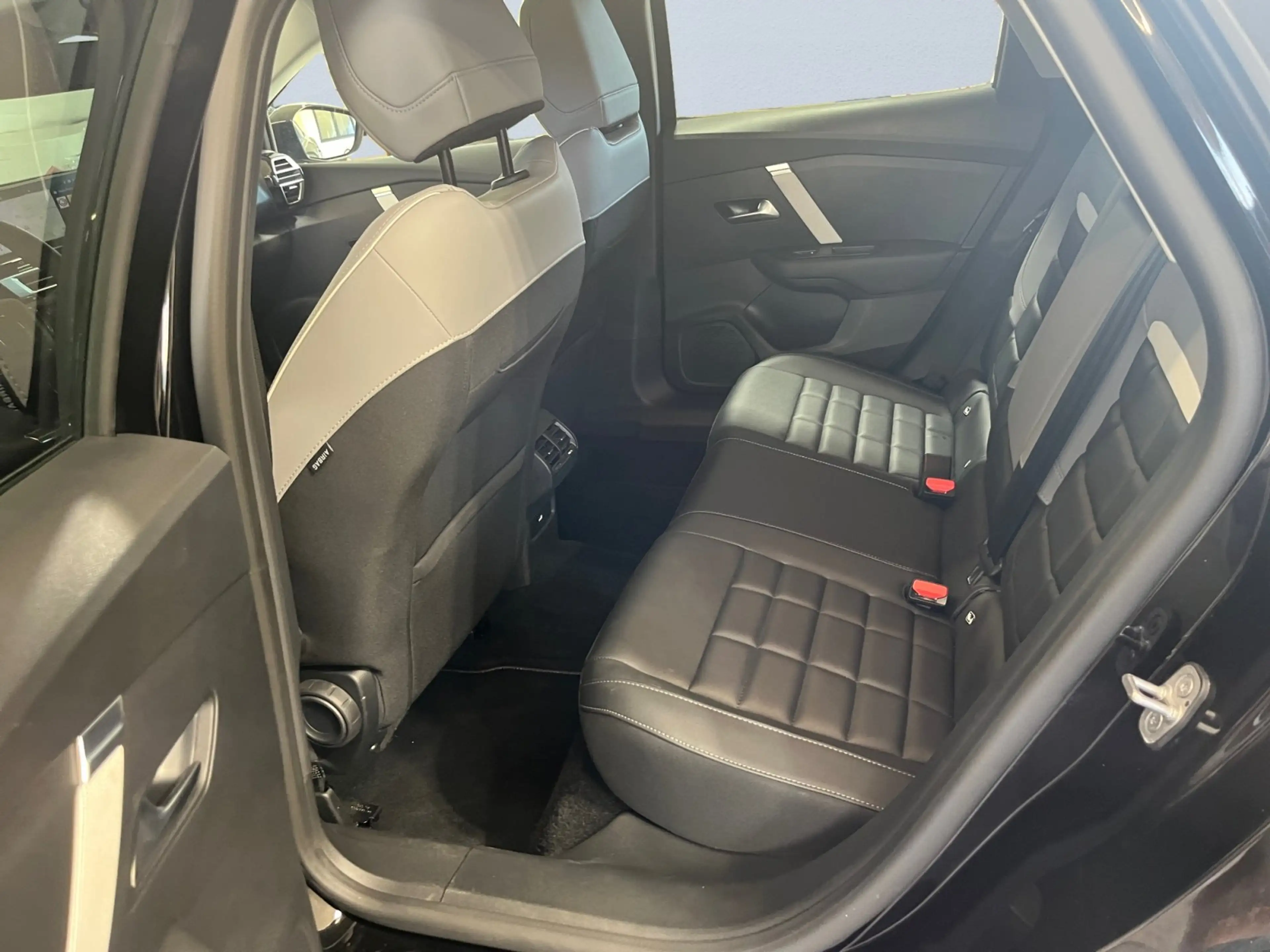 Citroen C4 1.2 PureTech 130 Max ACC LED Navi SHZ 2xKlima — photo 7