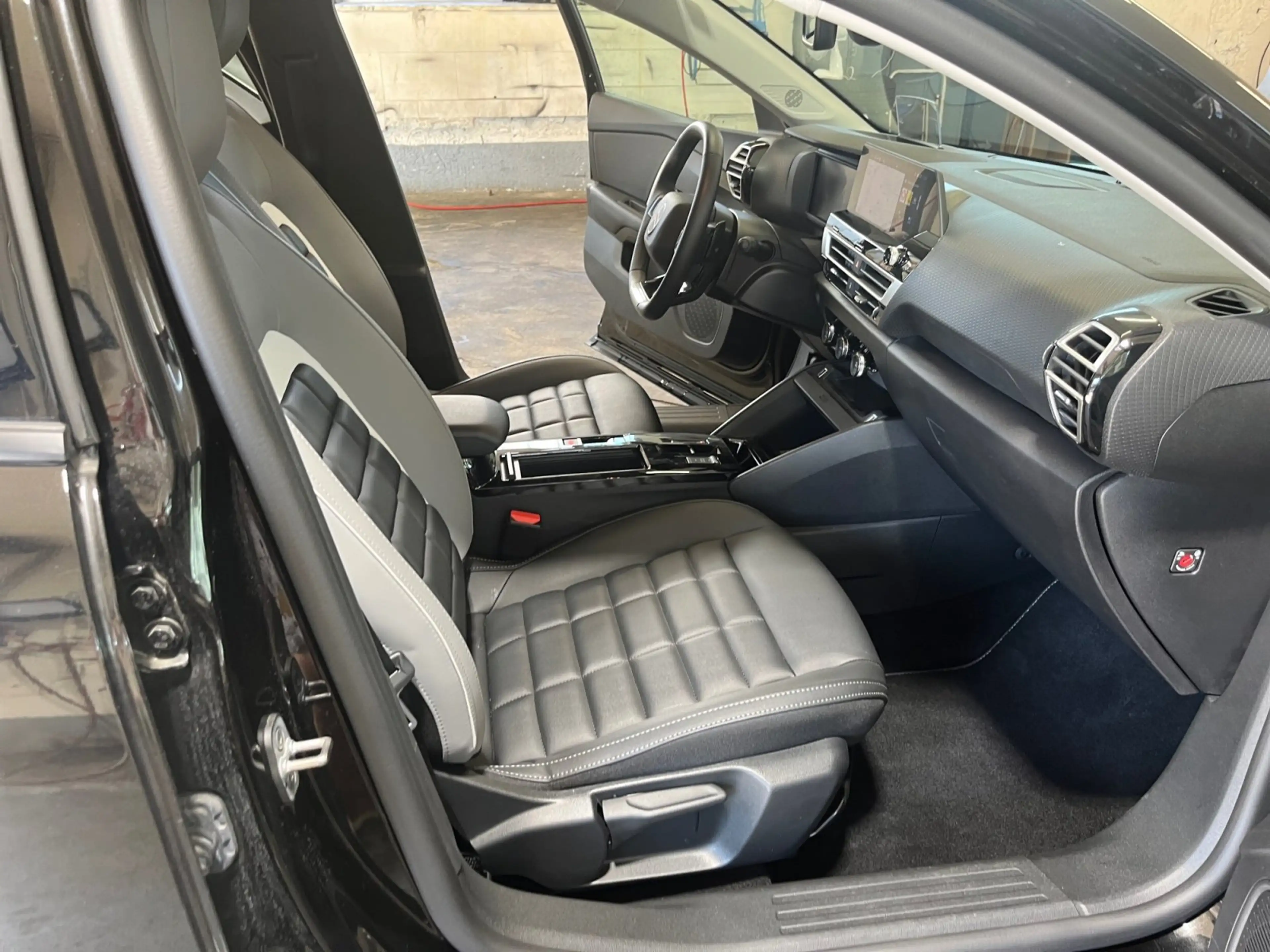 Citroen C4 1.2 PureTech 130 Max ACC LED Navi SHZ 2xKlima — photo 17