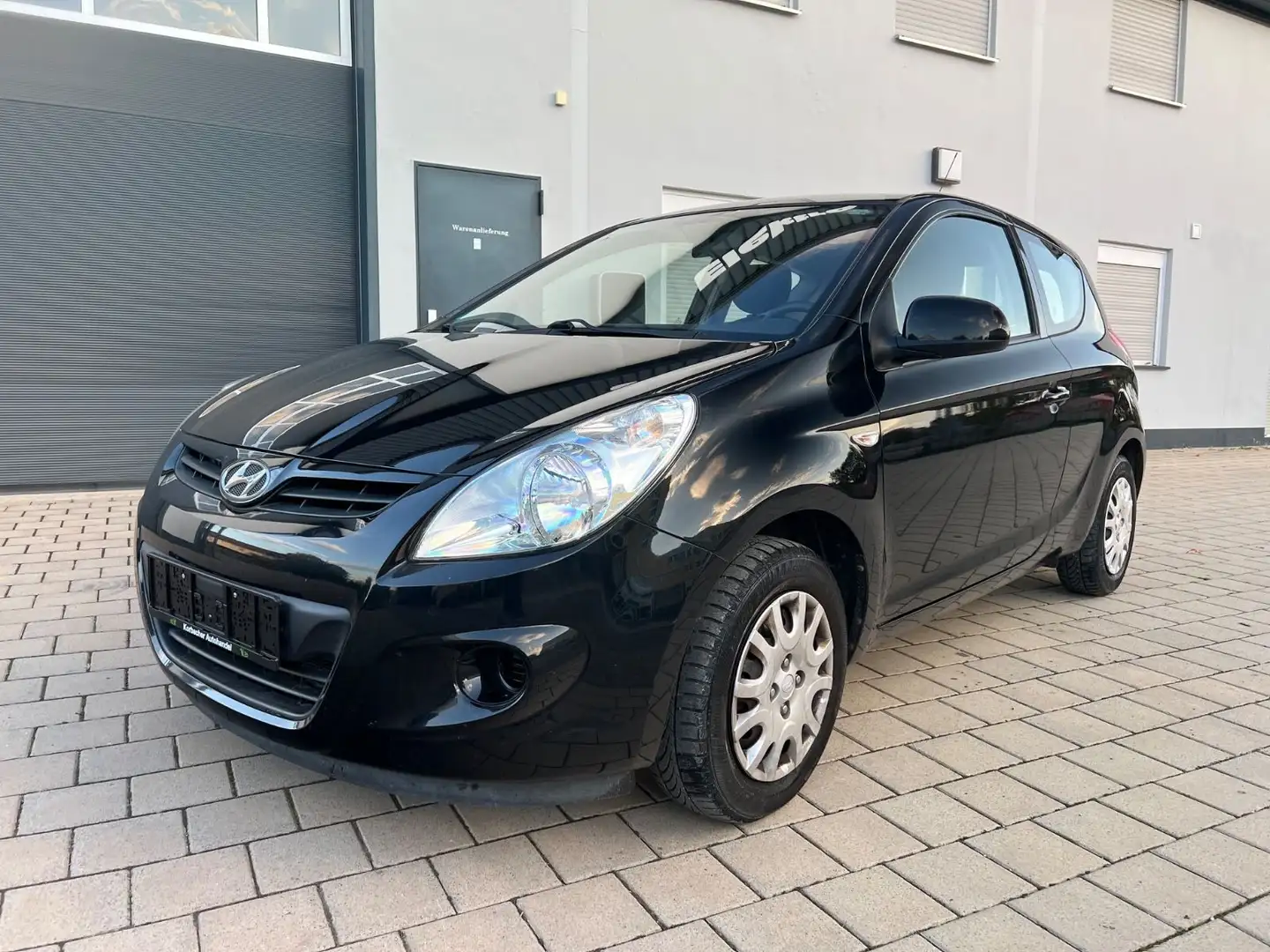 Hyundai i20 Trend ** 1 Hand ** Schwarz - 2