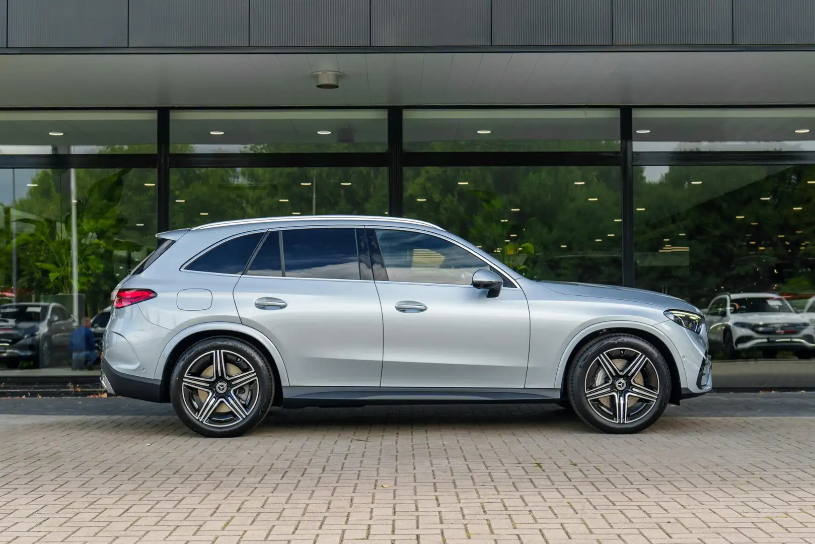 Mercedes-Benz GLC 400 400e 4MATIC Sport Edition | Panoramaschuifdak | AI Zilver - 2