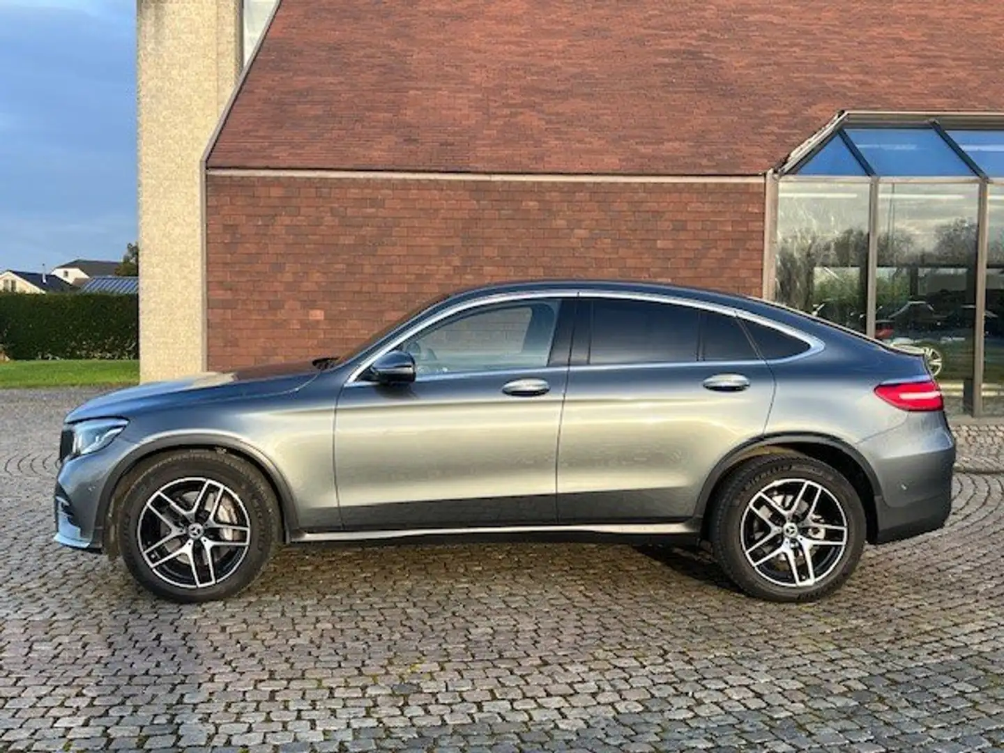 Mercedes-Benz GLC 250 4MATIC  AMG  COUPE KEYLESS 360°CAMERA Gris - 2