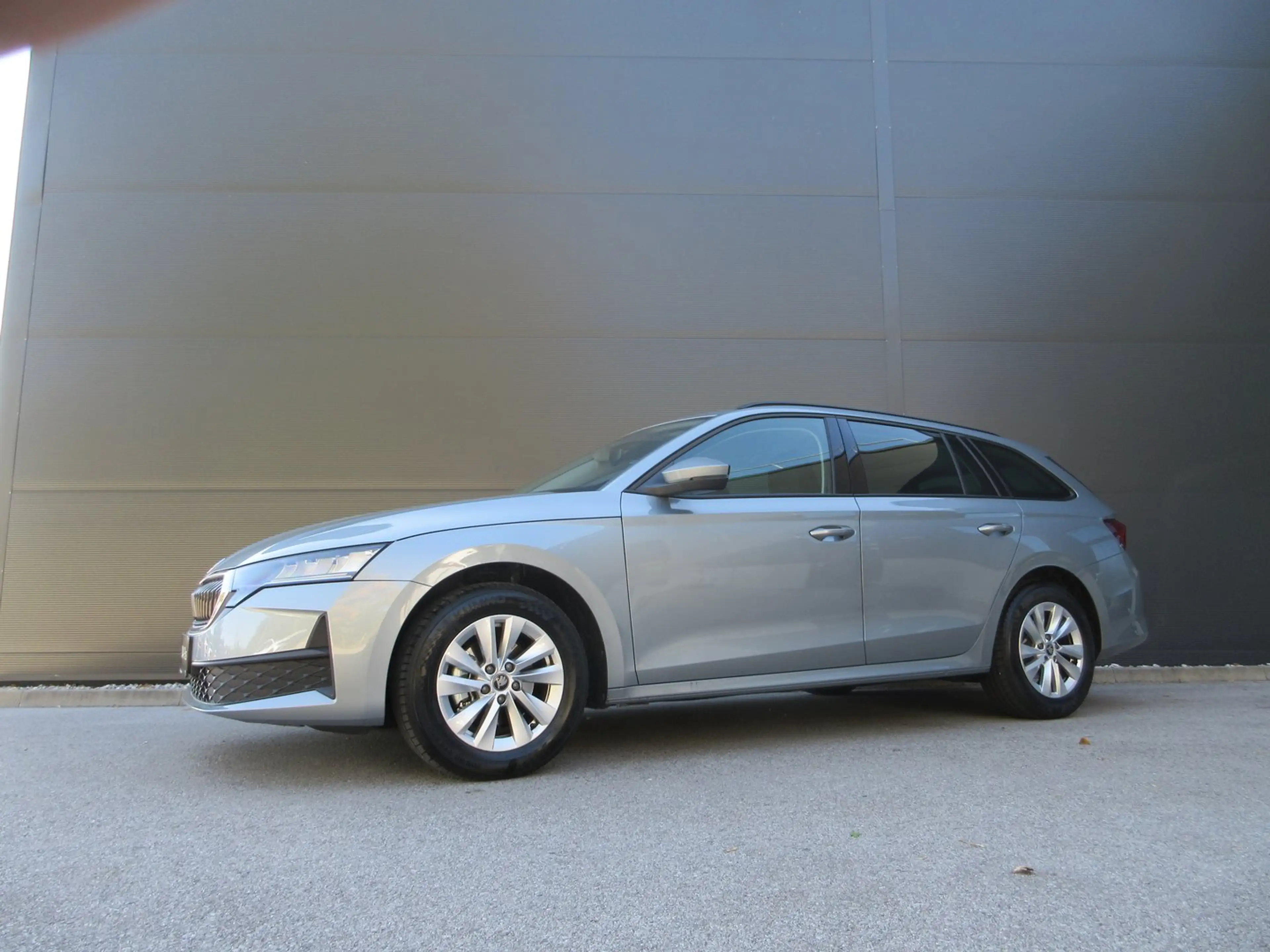 Skoda Octavia Essence TSI — photo 4