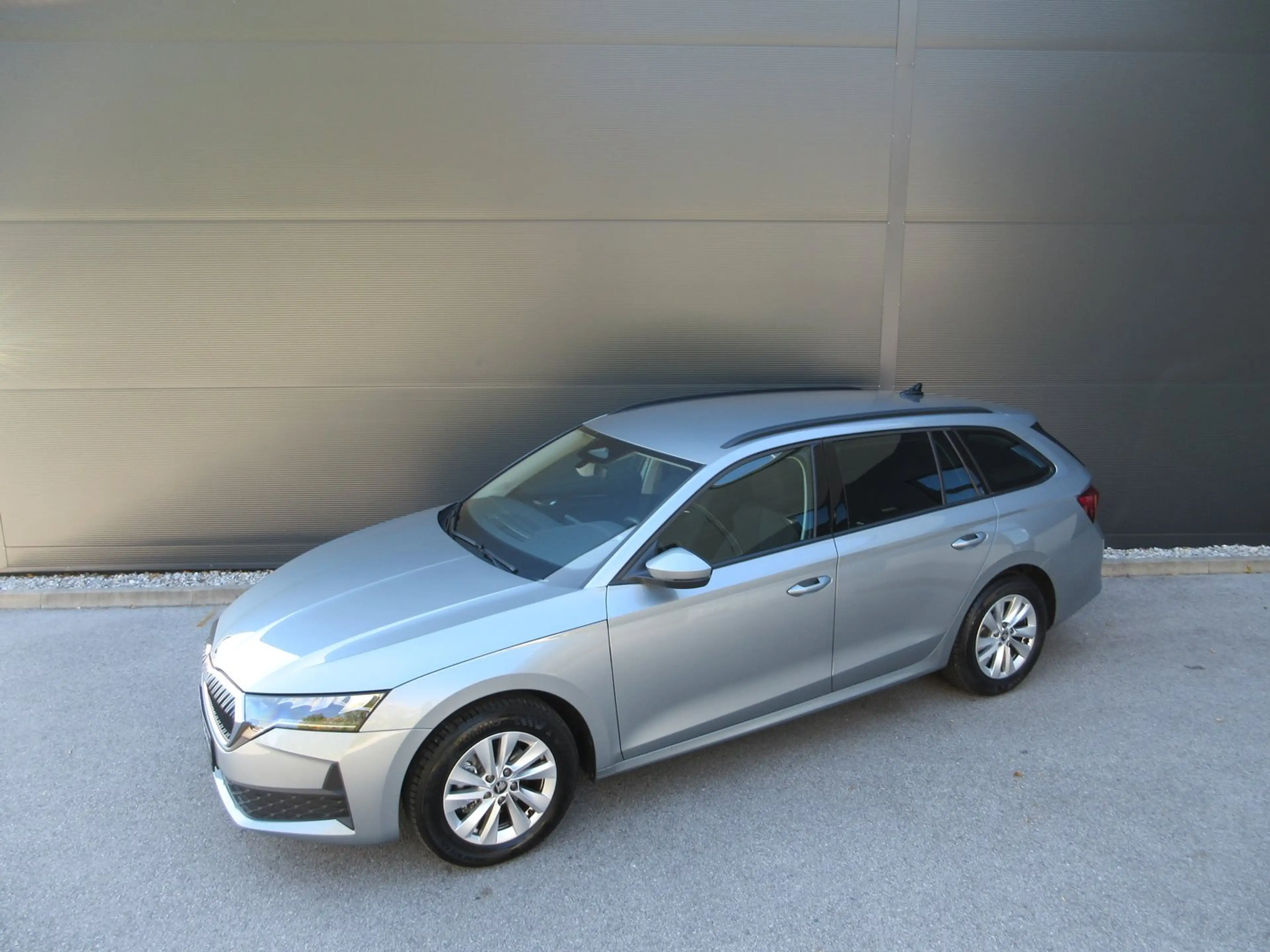 Skoda Octavia Essence TSI — photo 3