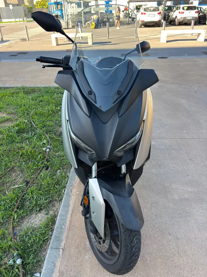 Yamaha X-Max 400