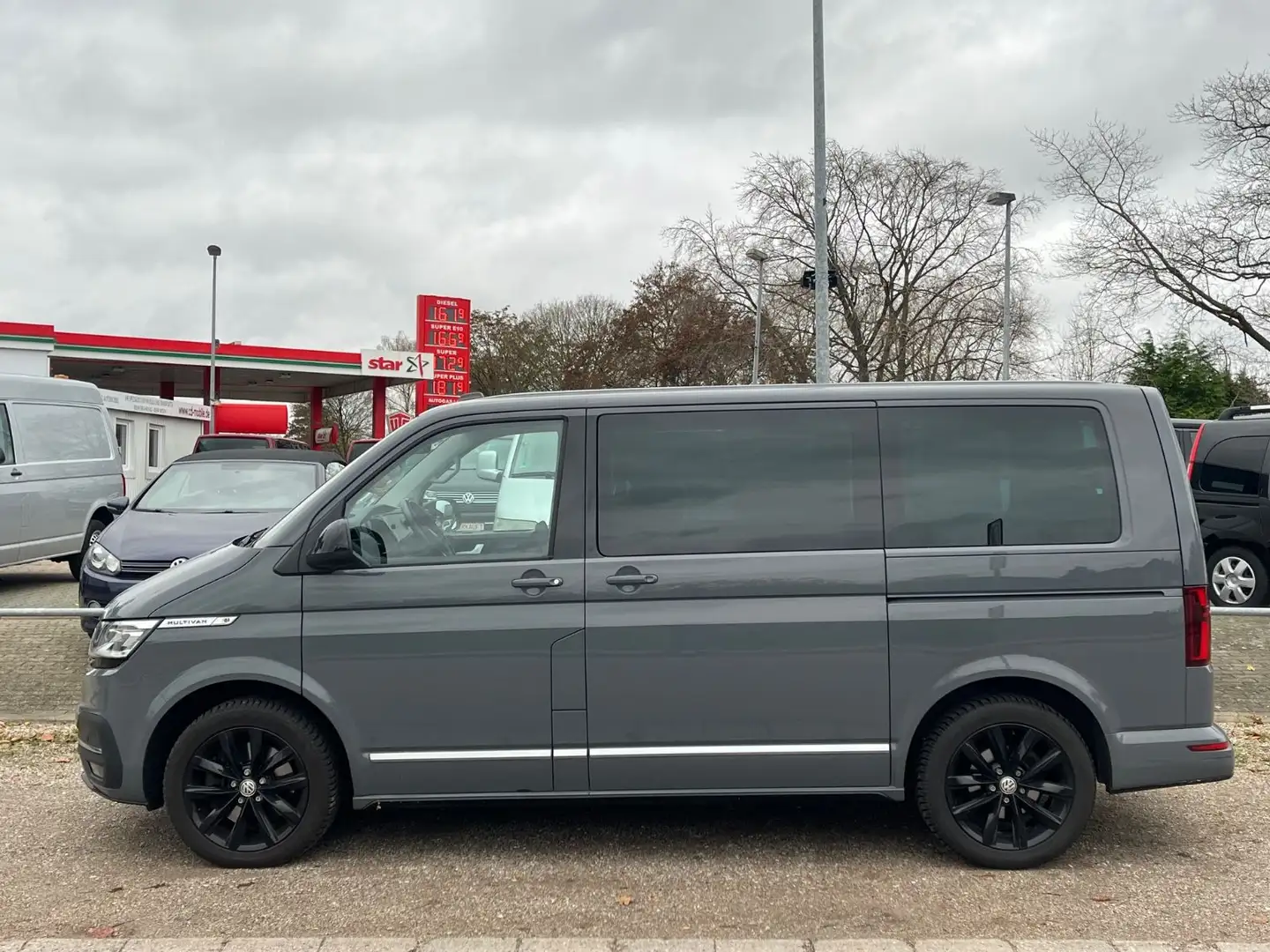 Volkswagen T6 Multivan T6.1 Multivan Generation Six Sportpaket/7Sitzer Grau - 1