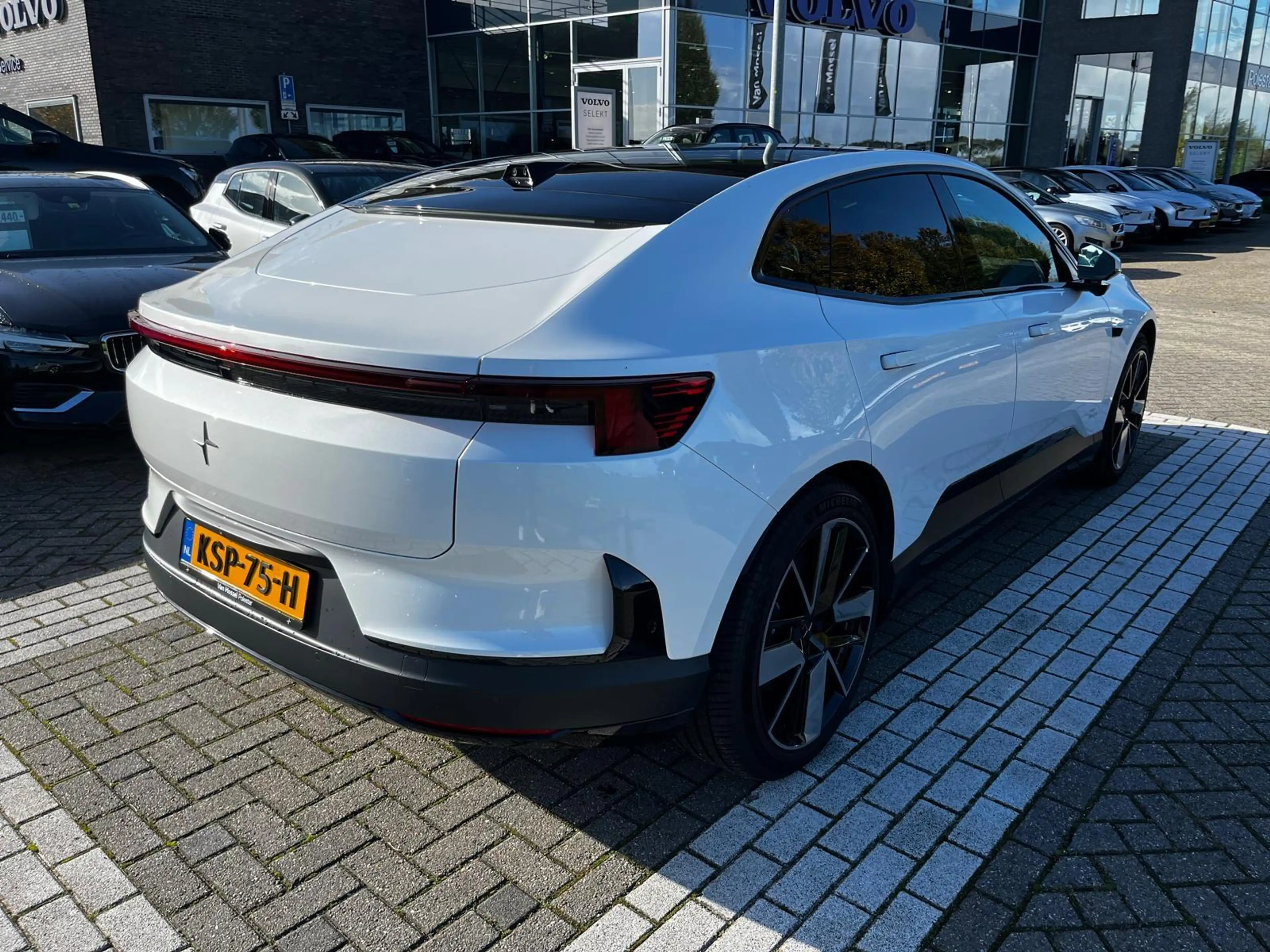 Polestar 4 Long Range Single motor Prime 100 kWh | Harman & K — photo 3