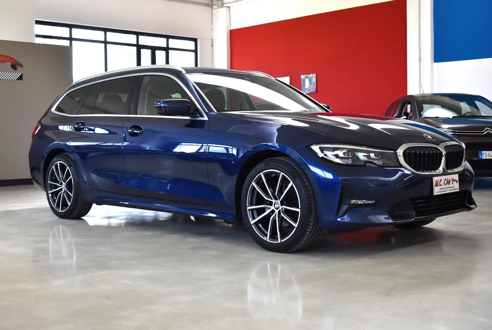 BMW 320 320d Touring mhev 48V xdrive Sport auto Blauw - 2