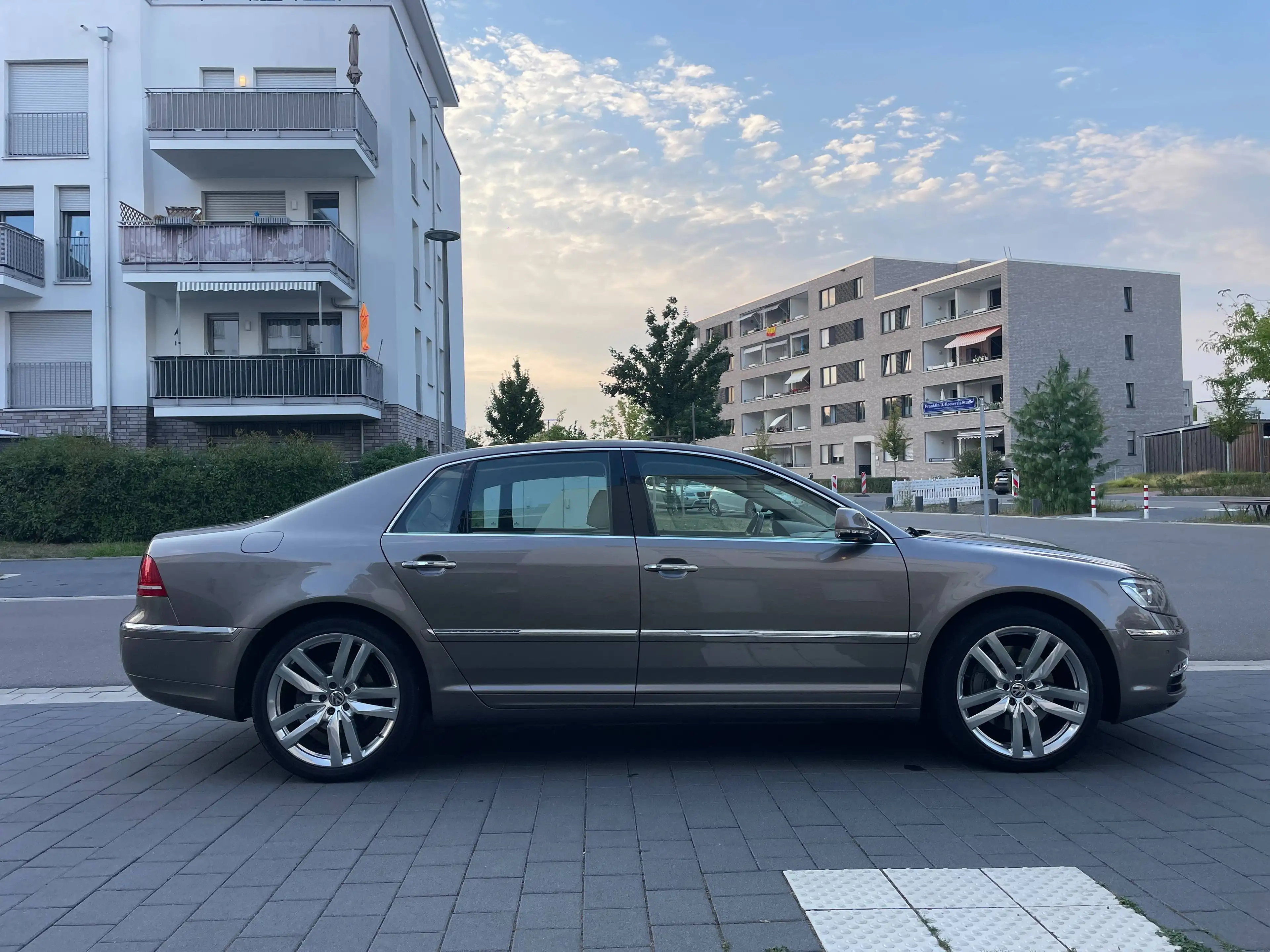Volkswagen Phaeton Phaeton Diesel 3.0 V6 TDI DPF 4MOTION Automatik (5 Sitzer)