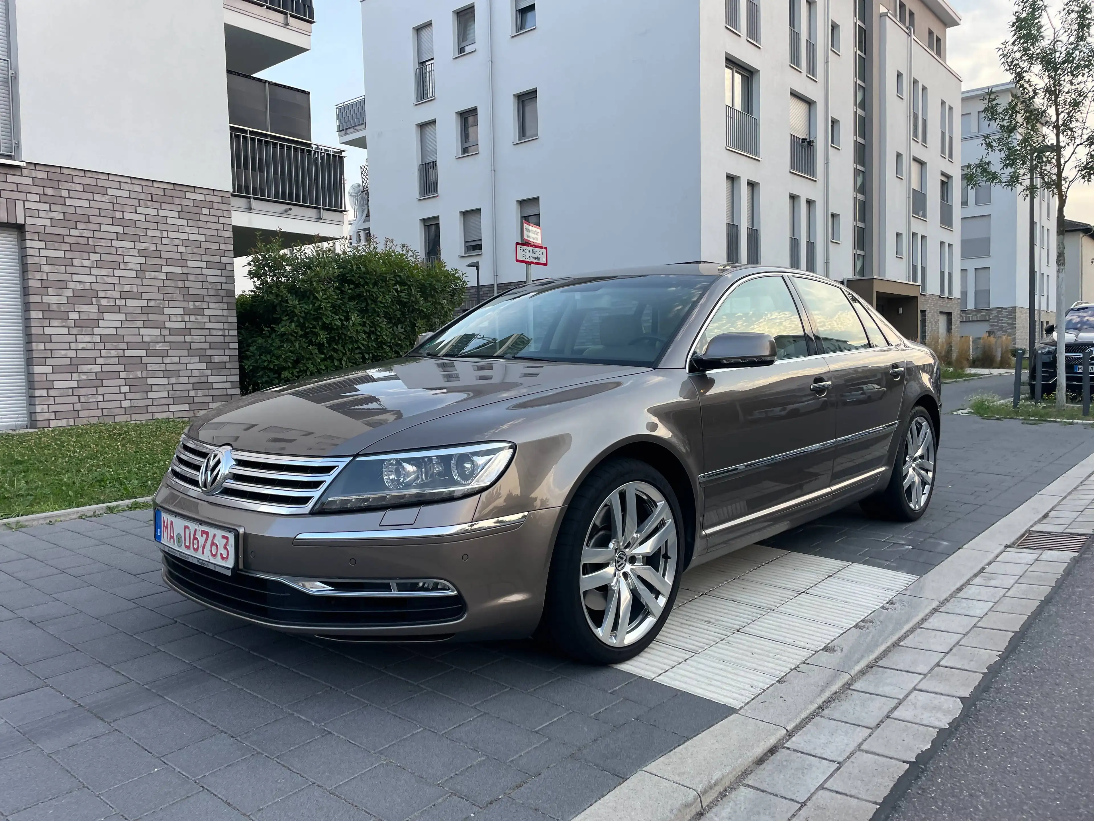 Volkswagen Phaeton Phaeton Diesel 3.0 V6 TDI DPF 4MOTION Automatik (5 Sitzer) — photo 2