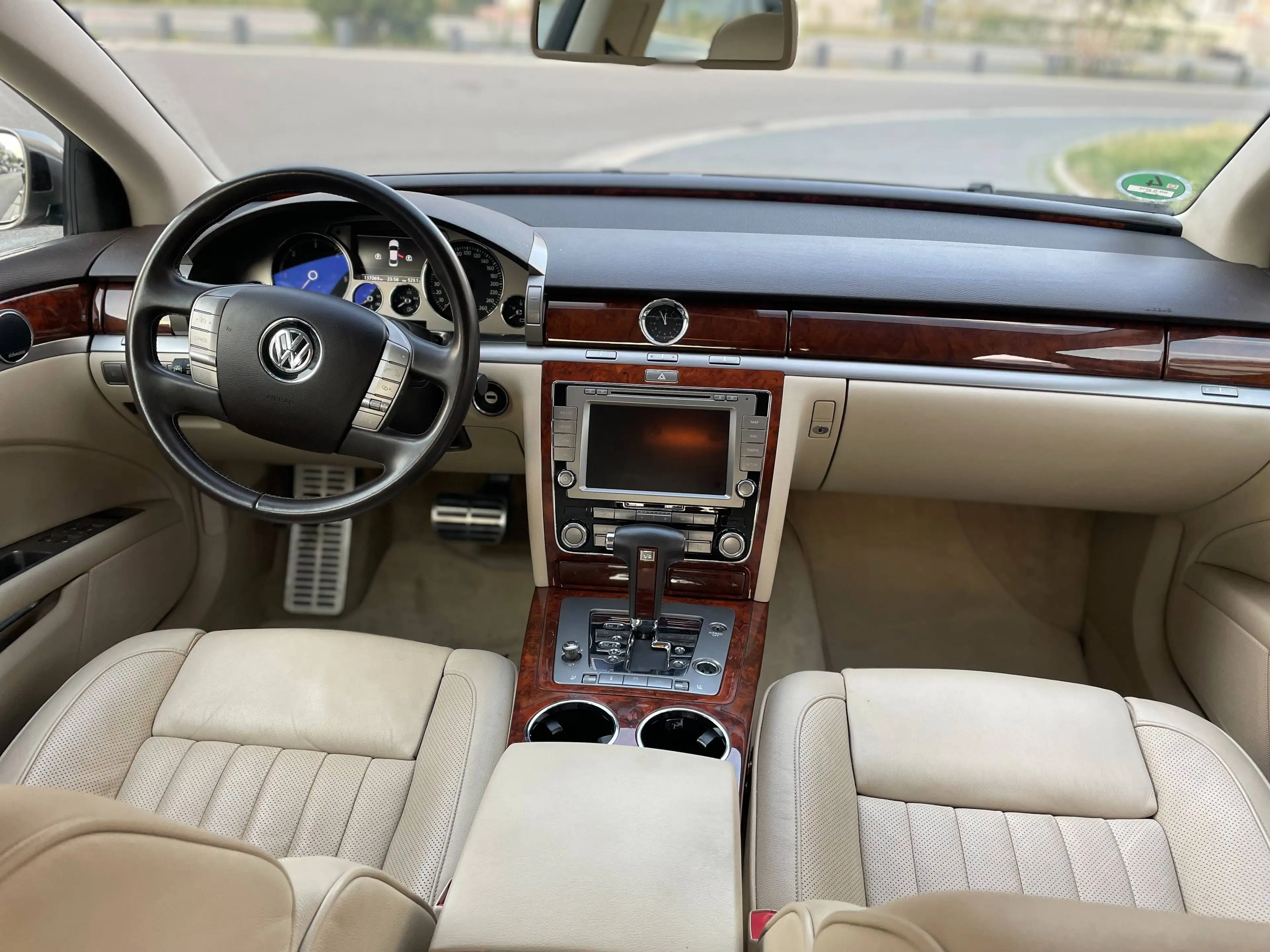 Volkswagen Phaeton Phaeton Diesel 3.0 V6 TDI DPF 4MOTION Automatik (5 Sitzer) — photo 8