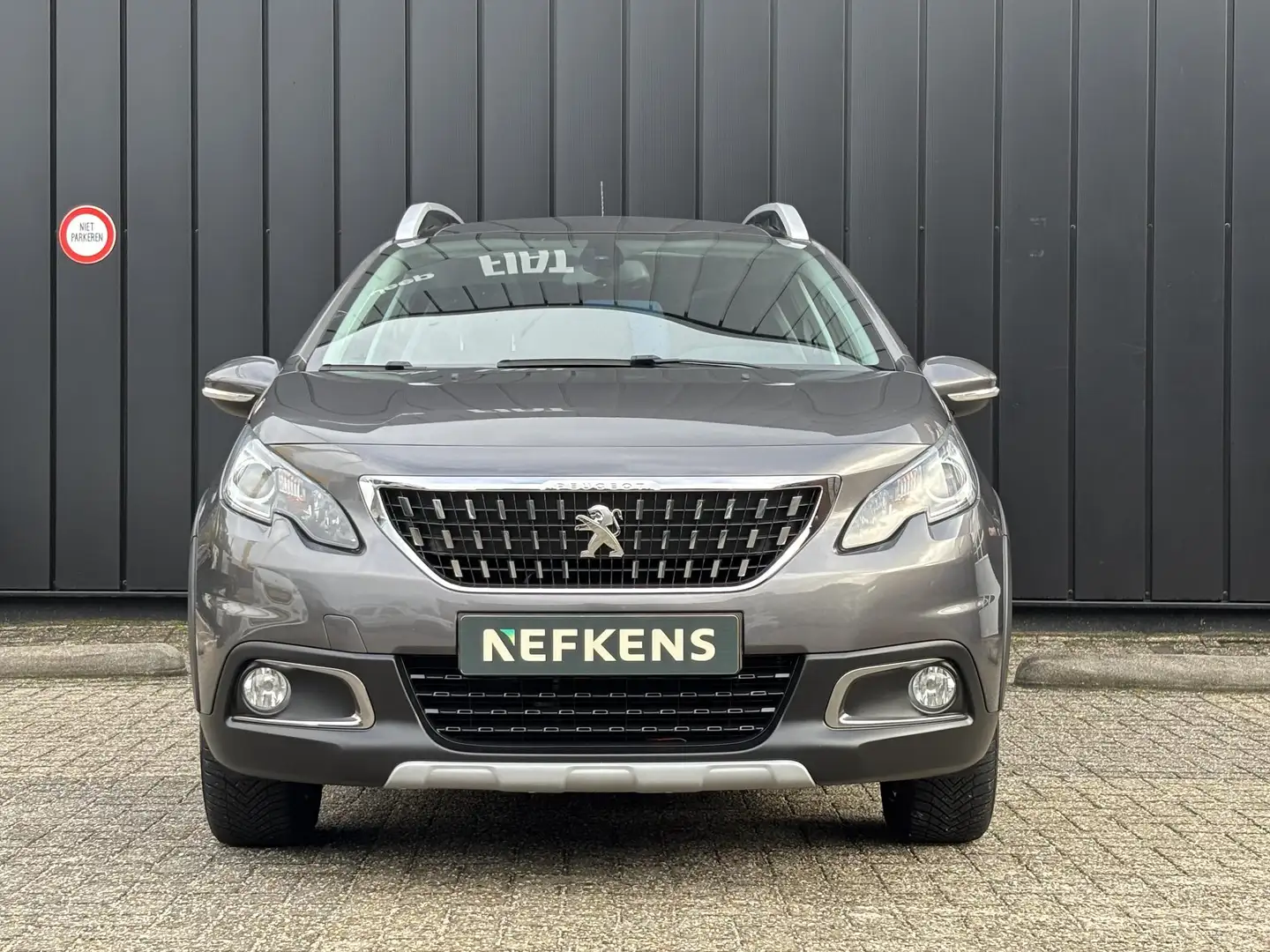 Peugeot 2008 1.2 80pk Allure | Navigatie | Panoramadak | Apple Grijs - 2