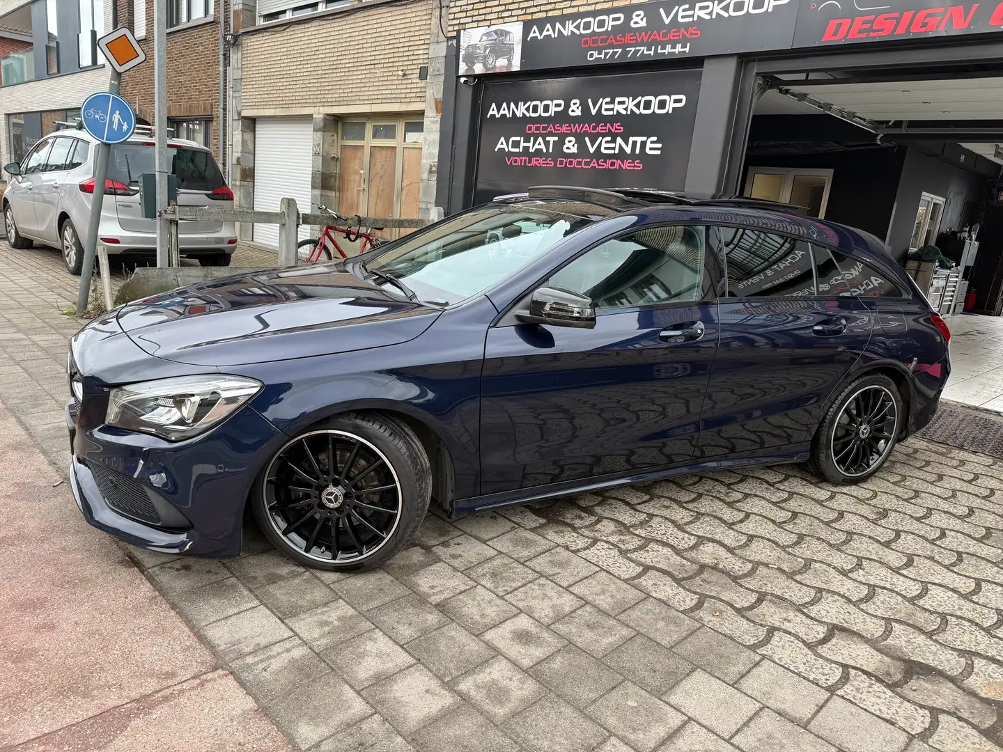 Mercedes-Benz CLA 180 CLA 180  Pack AMG Panorama Xenon Navi*1er Proprio* Bleu - 2
