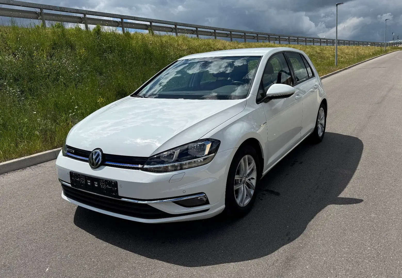 Volkswagen Golf VII Lim. 1.5  Comfortline ACC Navi Cam App Bianco - 1