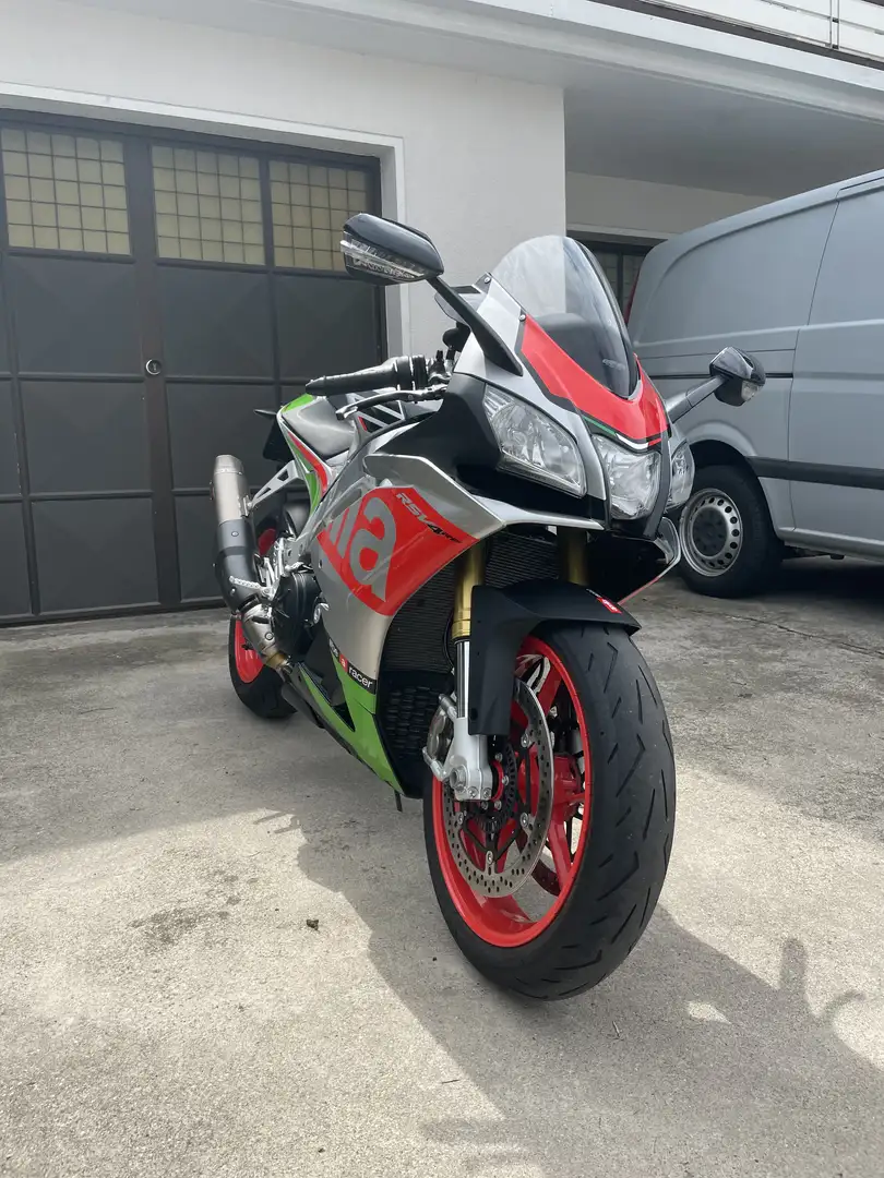 Aprilia RSV4 RR - 1
