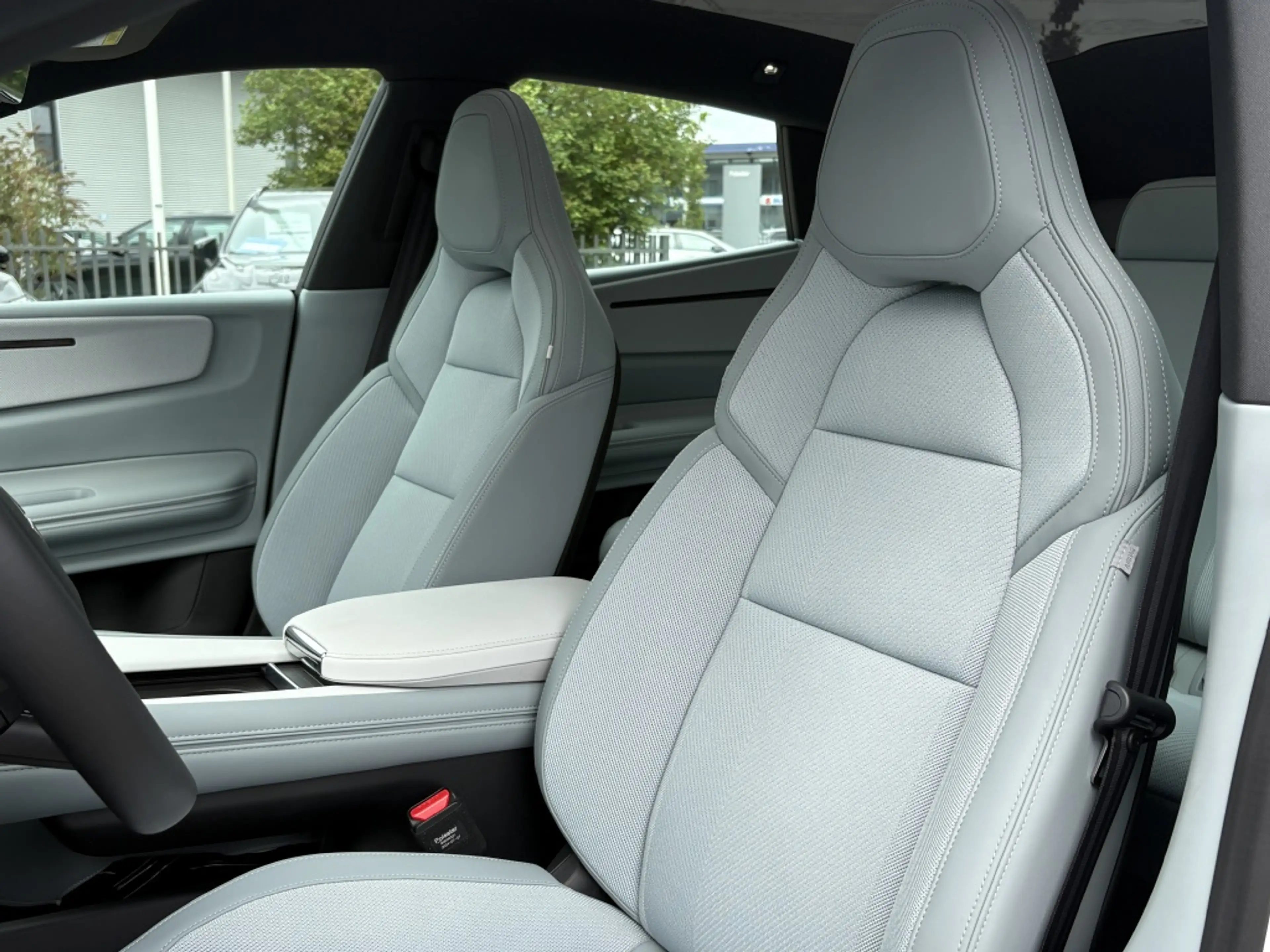 Polestar 4 Long range Dual motor 100 kWh | Plus & Pilot pack — photo 6