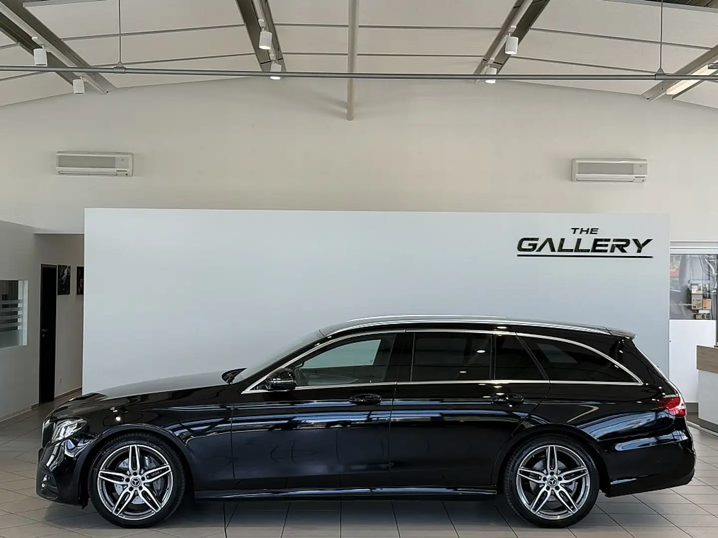 Mercedes-Benz E 200 d T Aut.*AMG-Line*Kamera*LED*Totwinkel Negro - 1