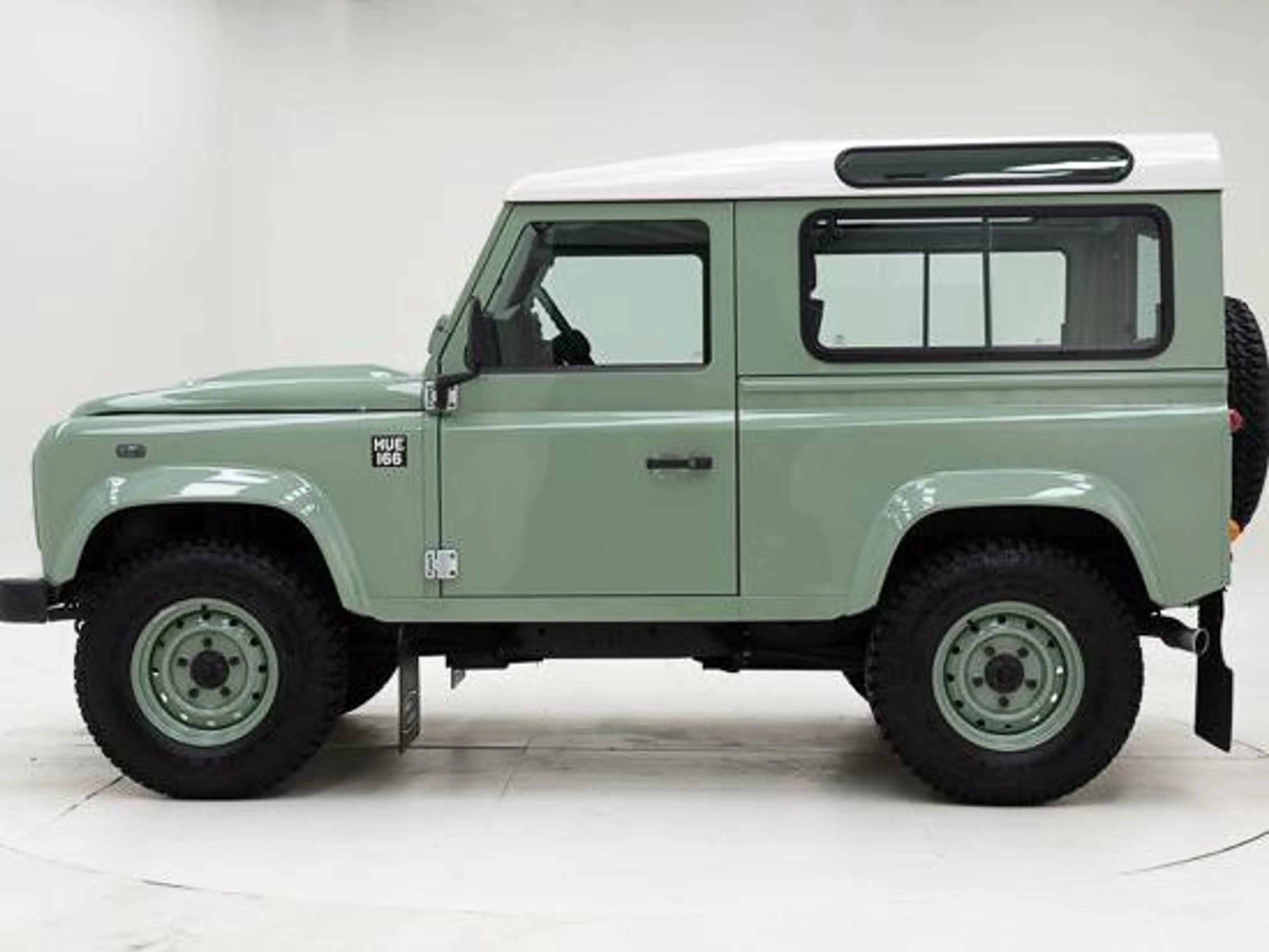 Land Rover Defender Heritage 90 '2015 CH79116 — photo 8