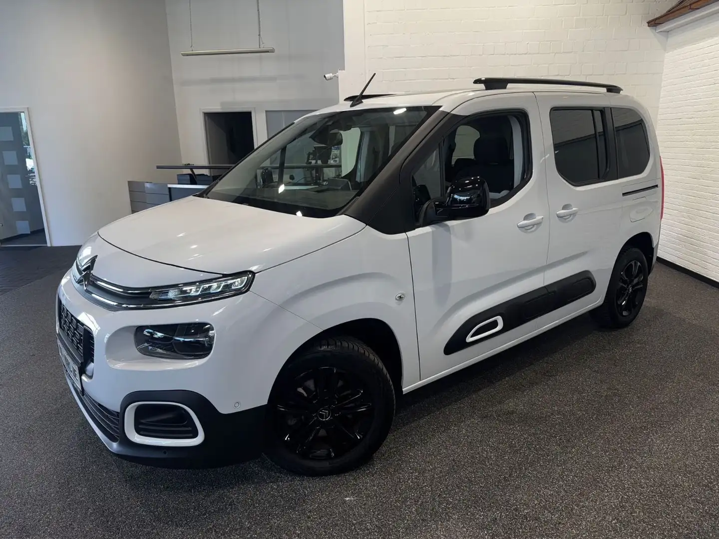 Citroen Berlingo BERLINGO BLACK PACK M PANO MODUTOP GRIP AHK. Weiß - 2