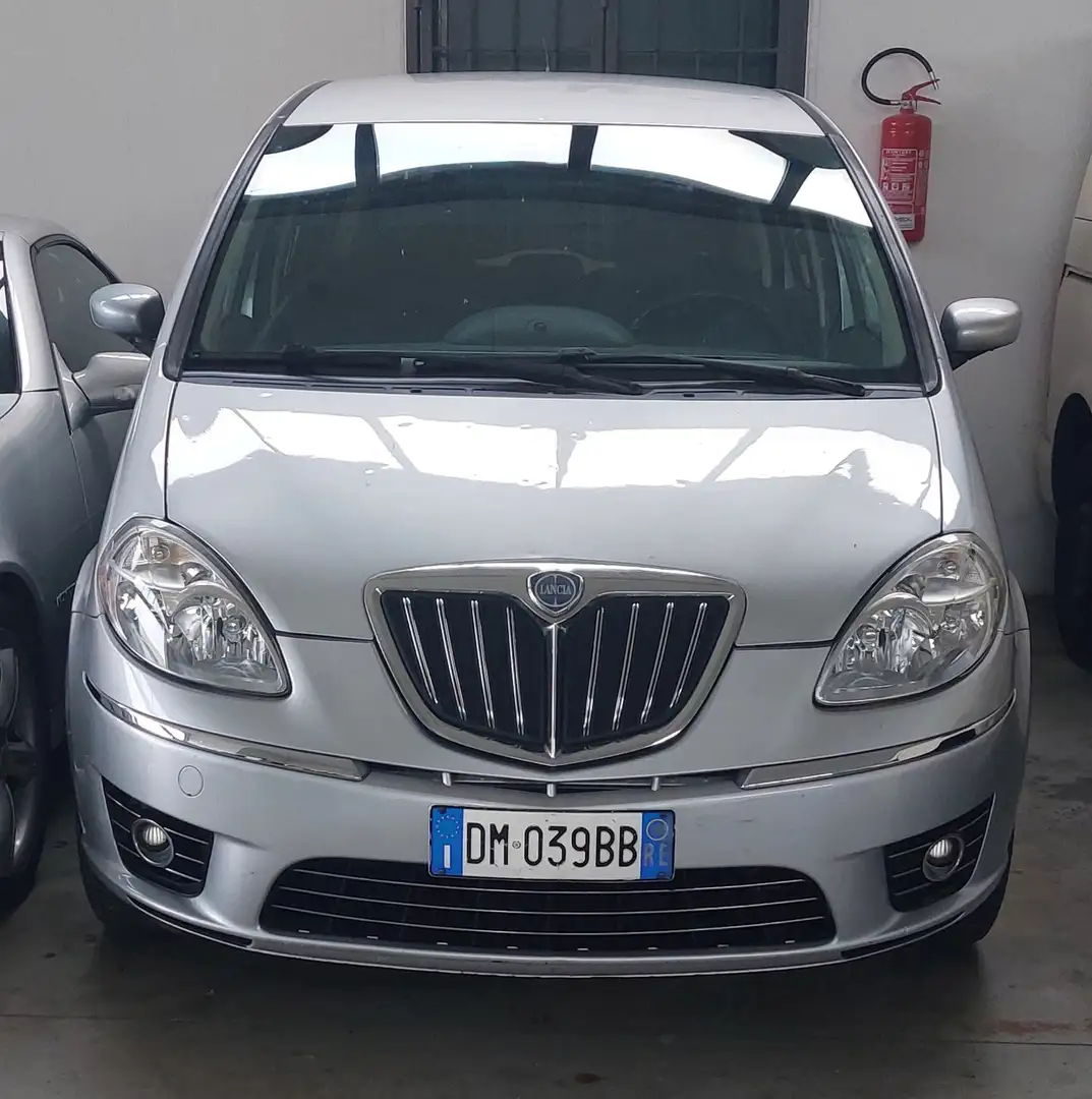 Lancia MUSA Musa II 2007 1.4 16v Oro Plus Silber - 2