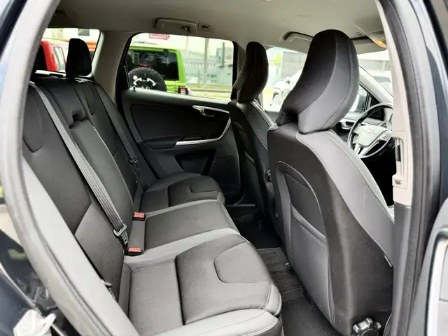Volvo XC60 view 10