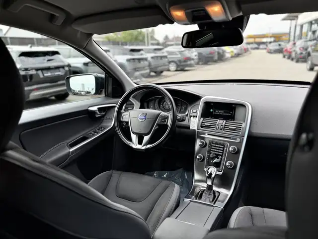 Volvo XC60 view 11