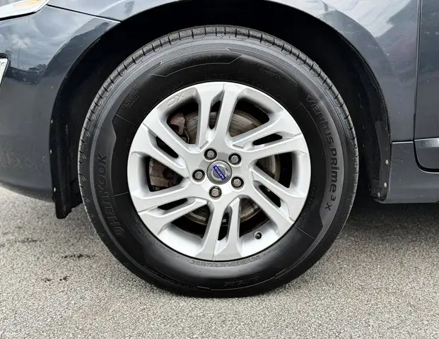 Volvo XC60 view 4