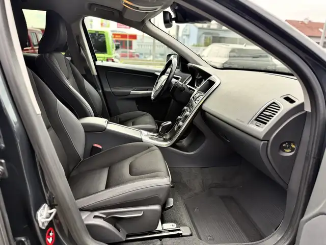 Volvo XC60 view 12