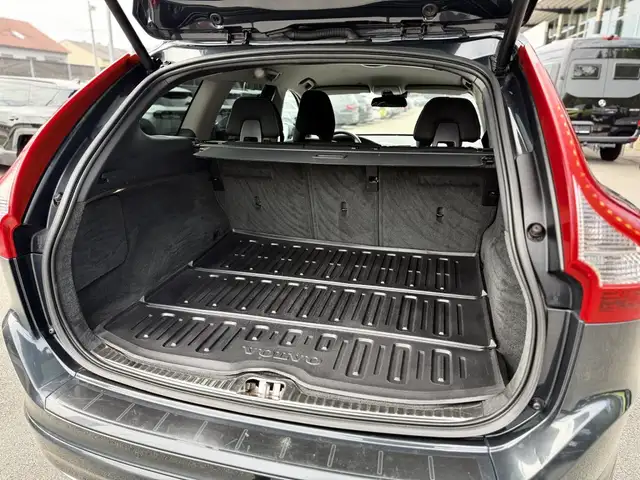 Volvo XC60 view 8